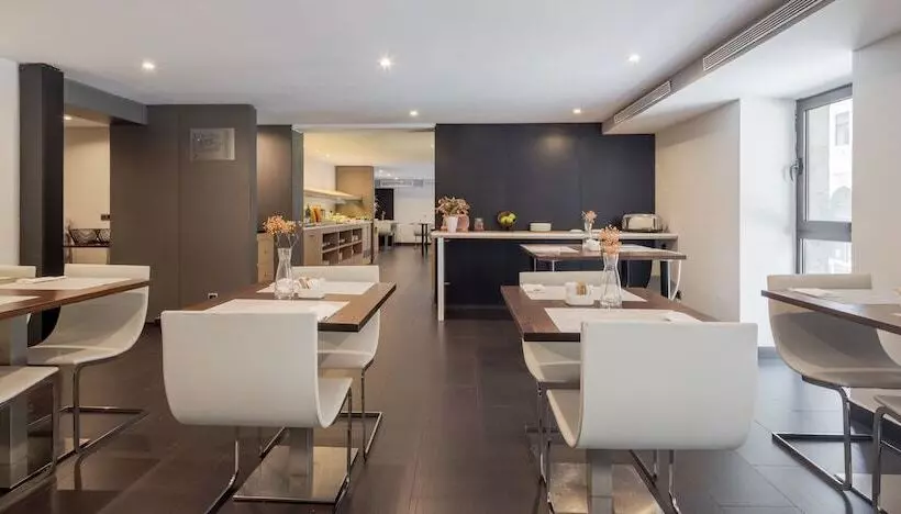 Отель Ilunion Almirante