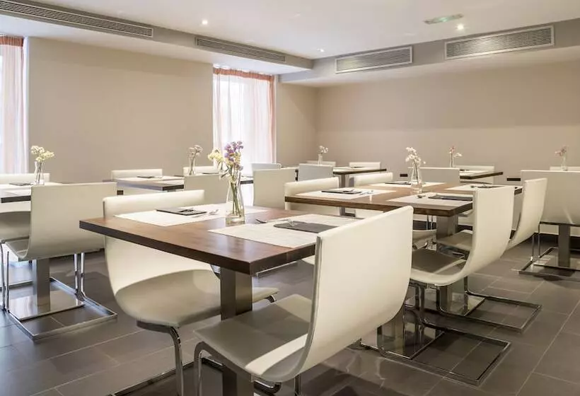 Отель Ilunion Almirante