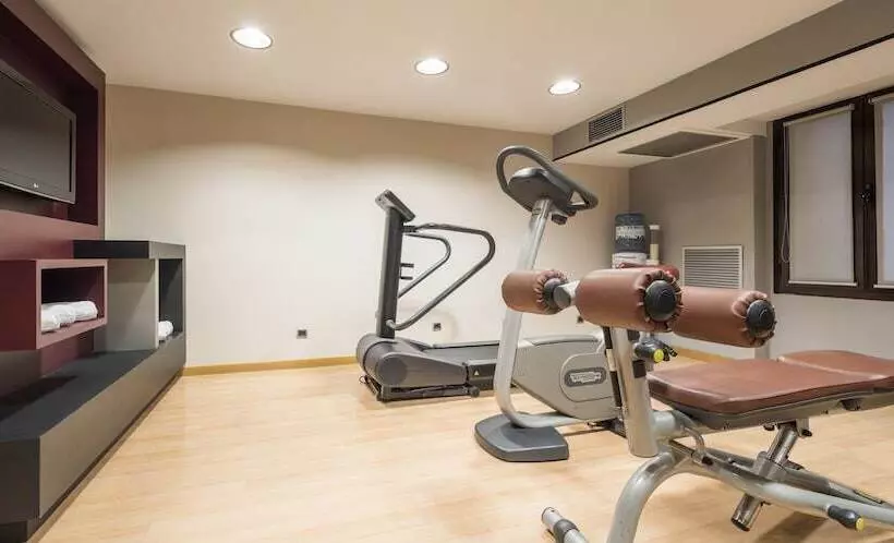 Отель Ilunion Almirante