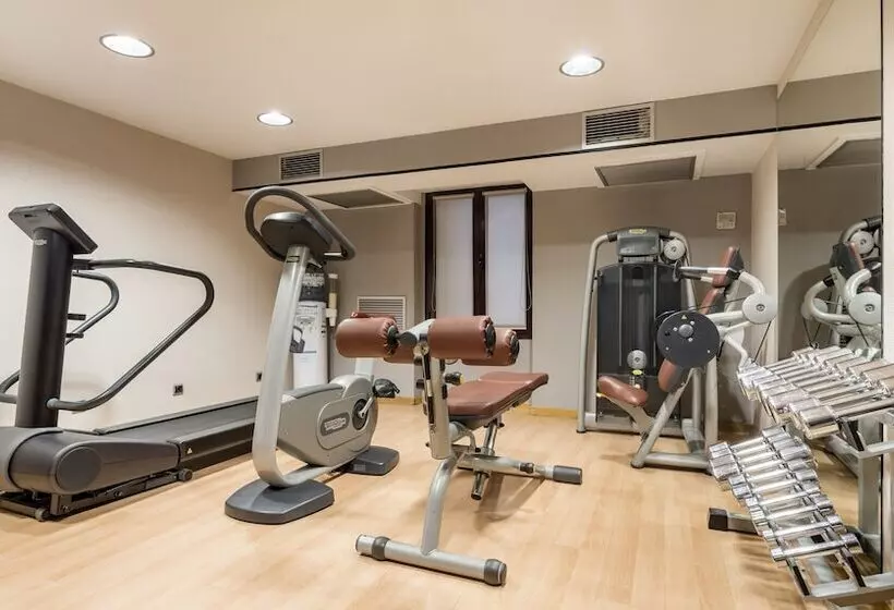 Отель Ilunion Almirante