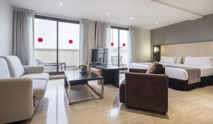 Отель Ilunion Almirante