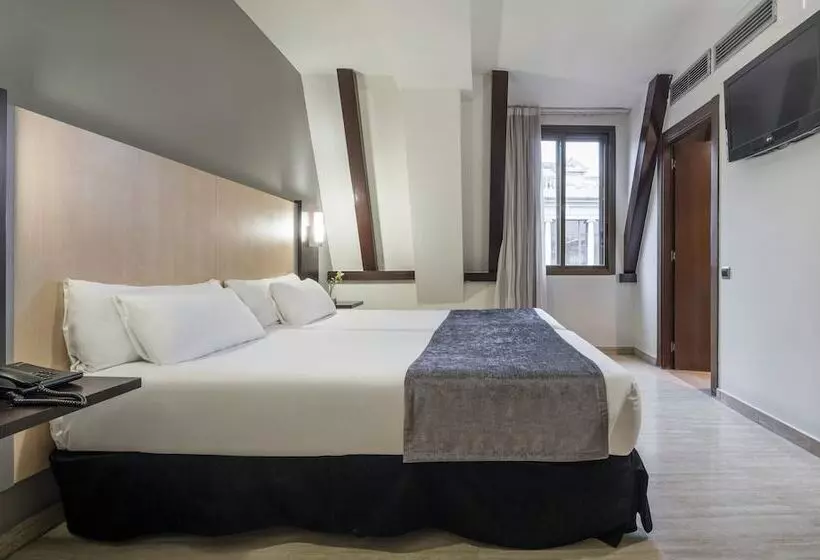 Отель Ilunion Almirante