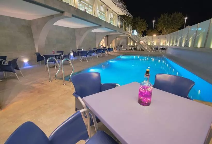 ホテル Internacional