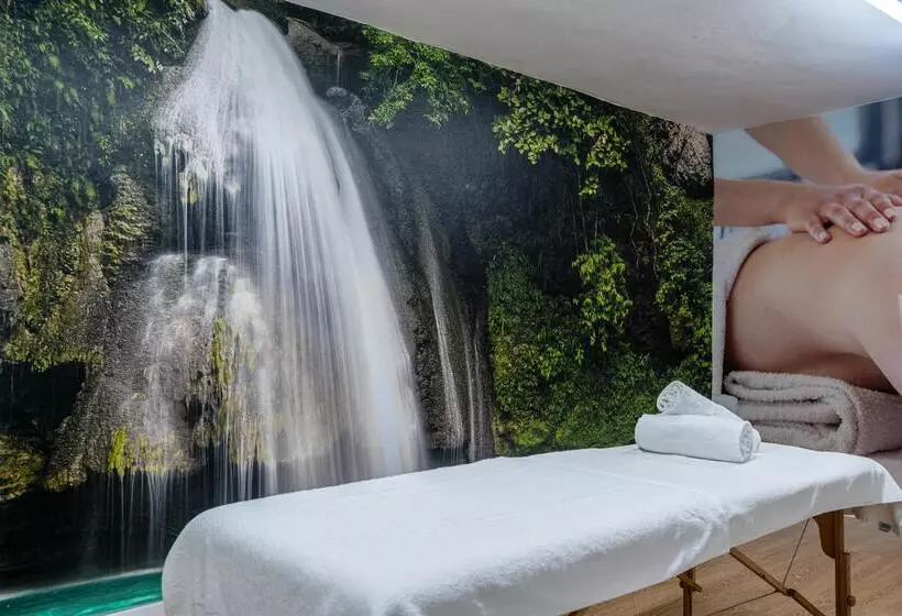 ホテル Thb Maria Isabel  Adults Only