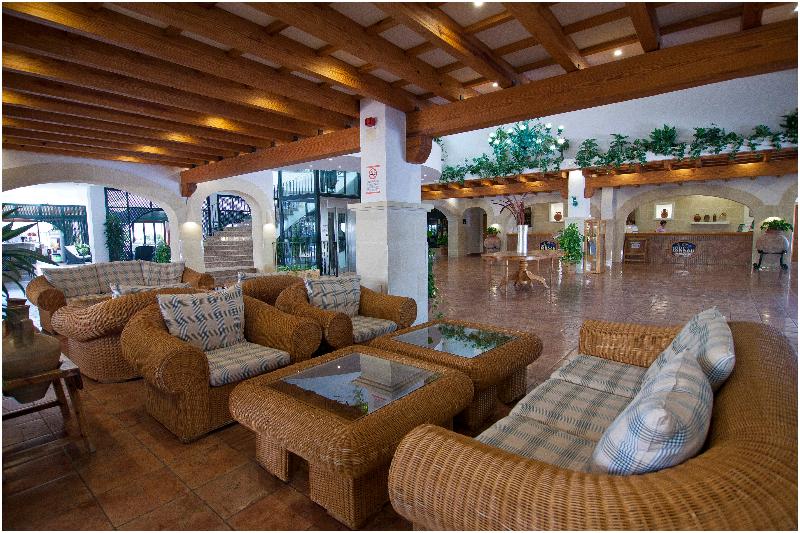 Royal Son Bou Family Club