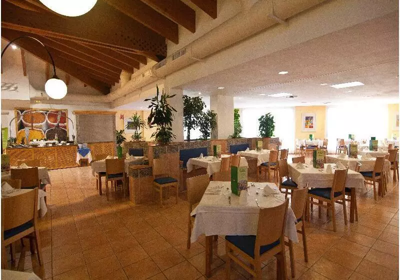 Royal Son Bou Family Club