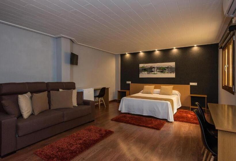 مسافرخانه H. Ciudad De Lepe