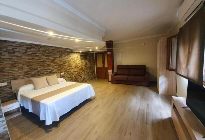 مسافرخانه H. Ciudad De Lepe