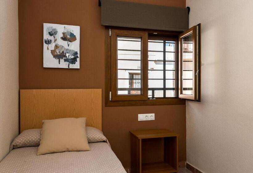 مسافرخانه H. Ciudad De Lepe