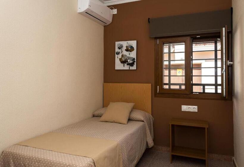 مسافرخانه H. Ciudad De Lepe