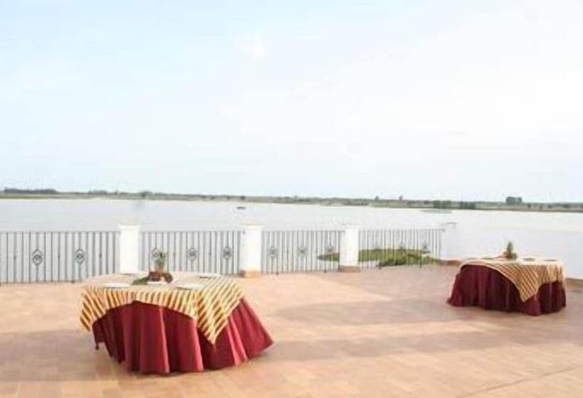 هتل Toruño Del Rocío