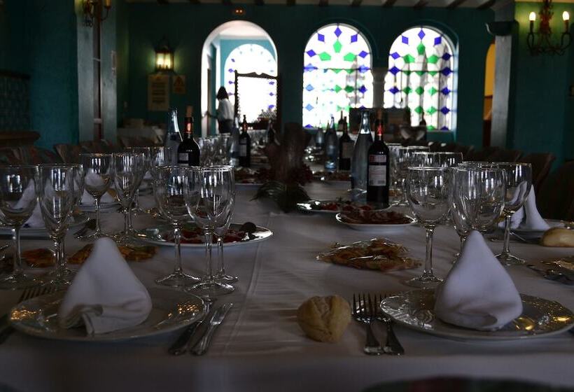 هتل Toruño Del Rocío