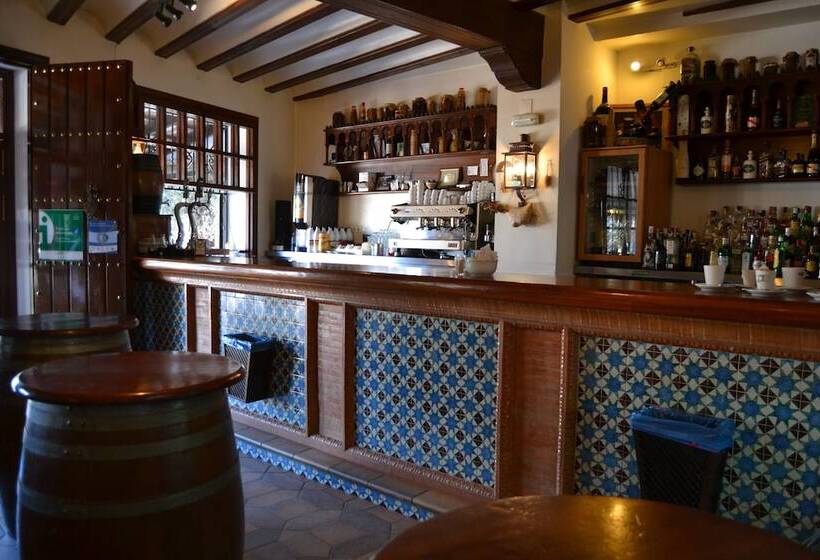 هتل Toruño Del Rocío