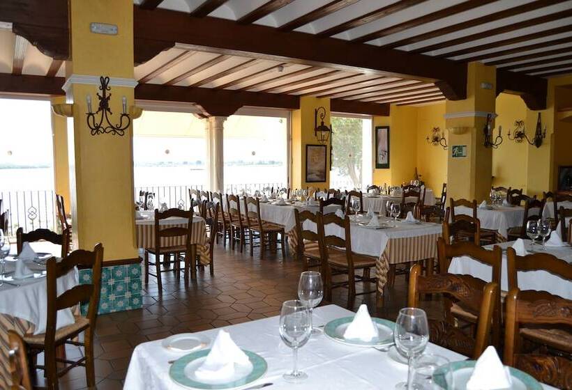 هتل Toruño Del Rocío