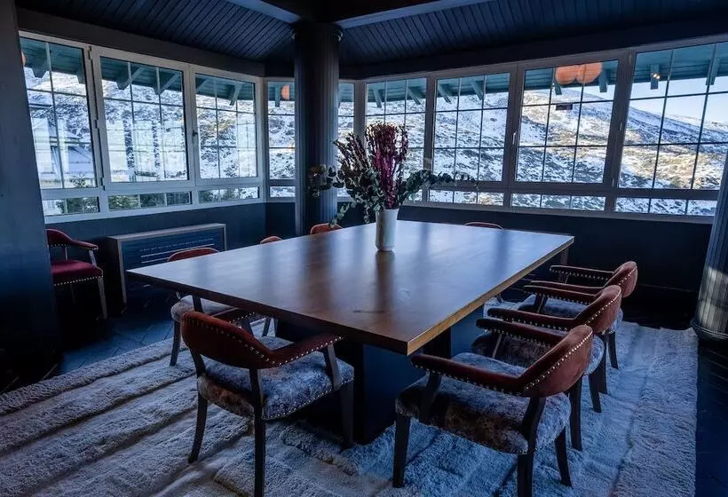 فندق The Mountains