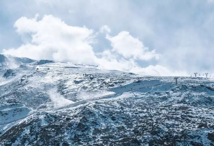 فندق The Mountains