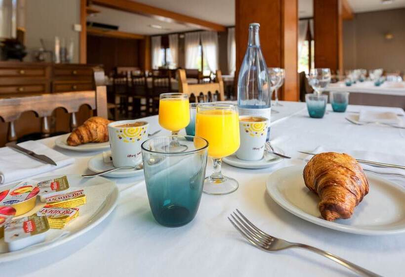 Отель Del Esera