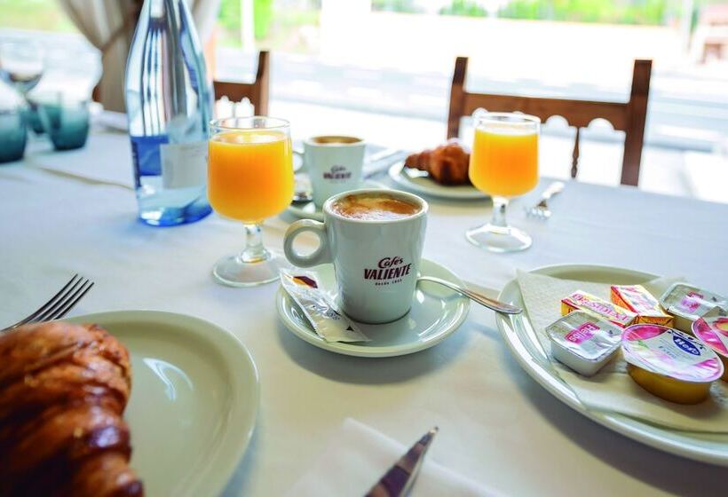 Отель Del Esera