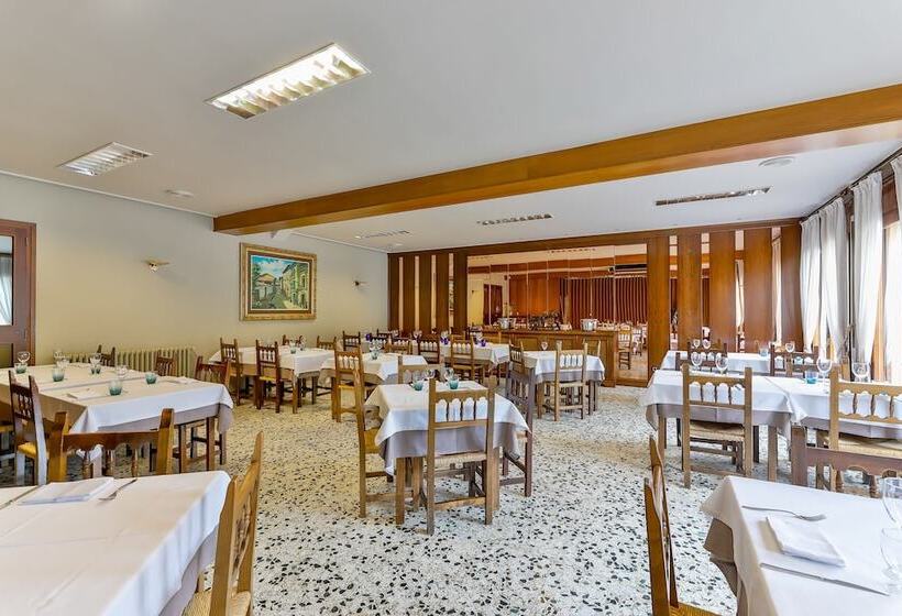 Отель Del Esera