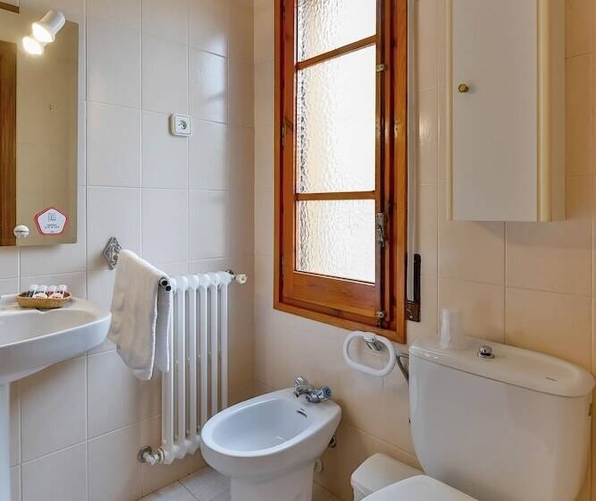 Отель Del Esera