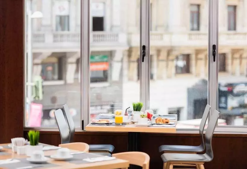 هتل Madrid Plaza De España, Affiliated By Meliá