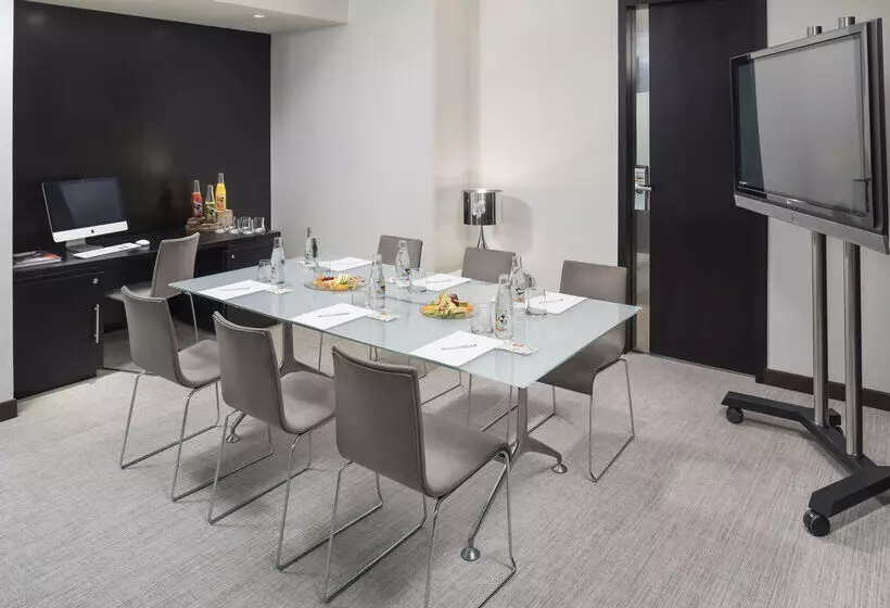 هتل Me Madrid Reina Victoria By Meliá