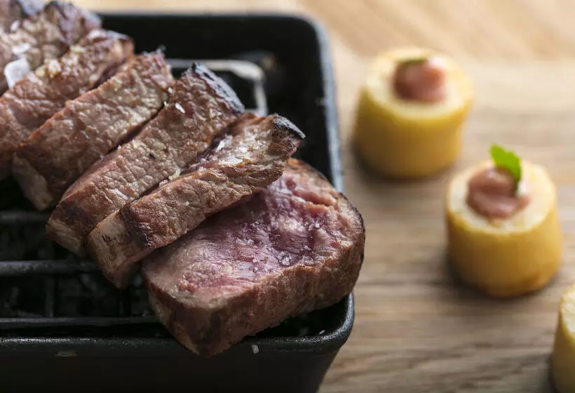 هتل Me Madrid Reina Victoria By Meliá