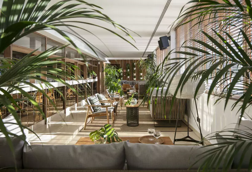 هتل Me Madrid Reina Victoria By Meliá