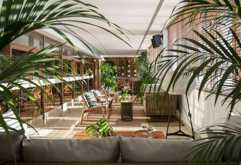 هتل Me Madrid Reina Victoria By Meliá