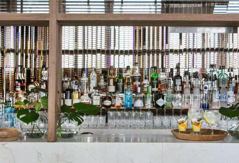 هتل Me Madrid Reina Victoria By Meliá