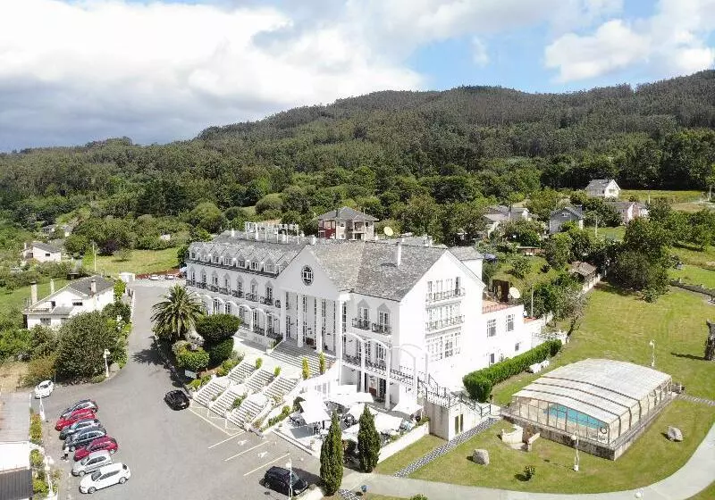 Hotel O Val Do Naseiro