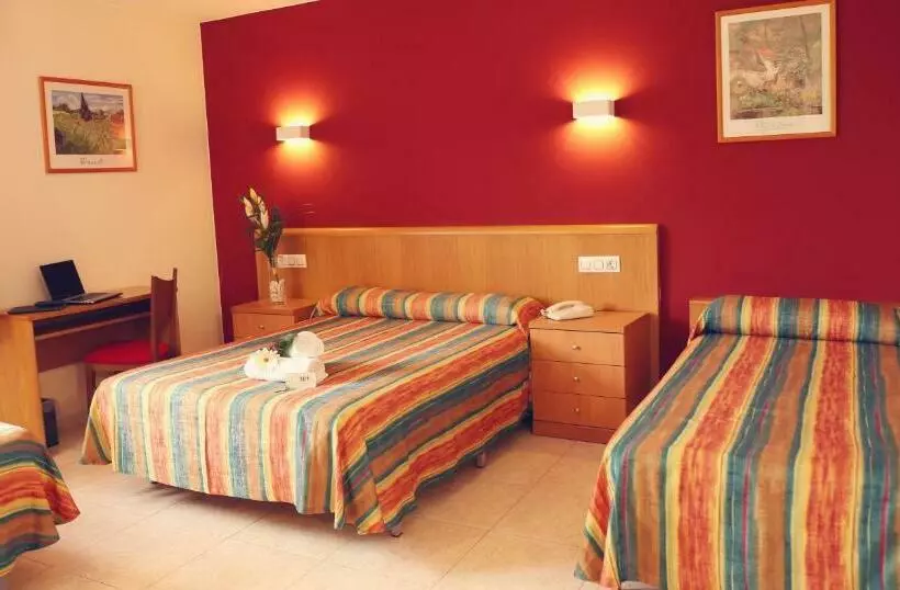 Отель Europa De Figueres