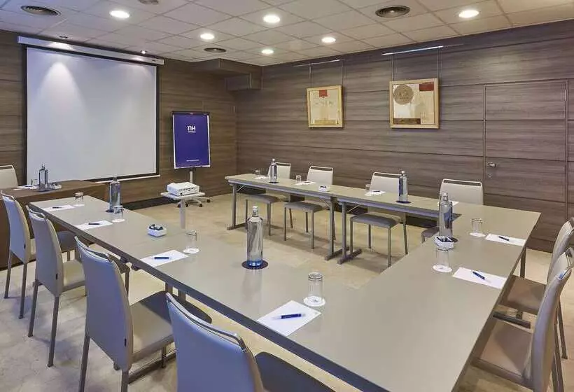 فندق NH Valencia Center