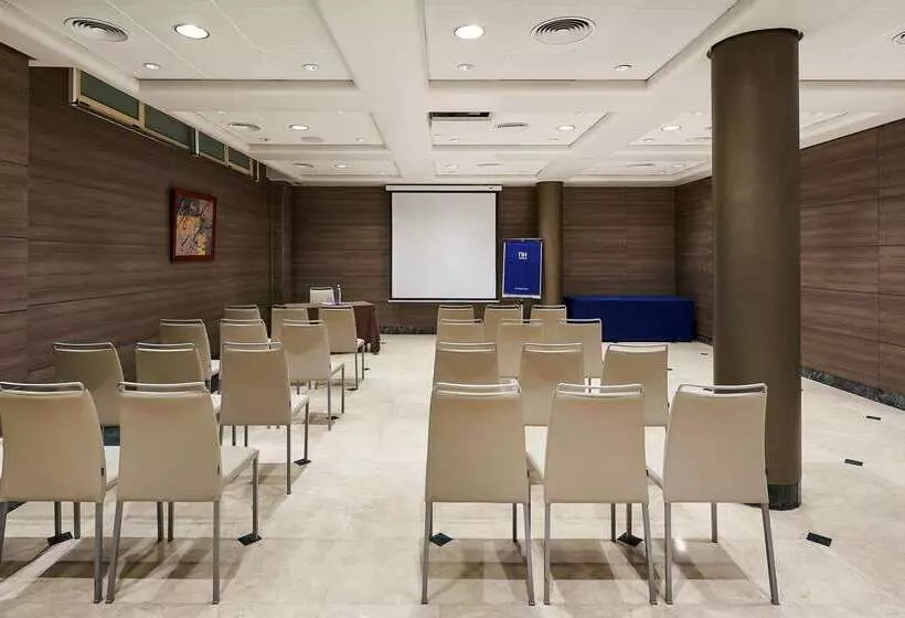 فندق NH Valencia Center