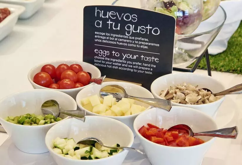 فندق NH Valencia Center