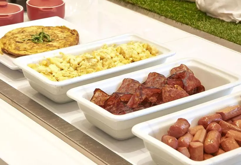 فندق NH Valencia Center