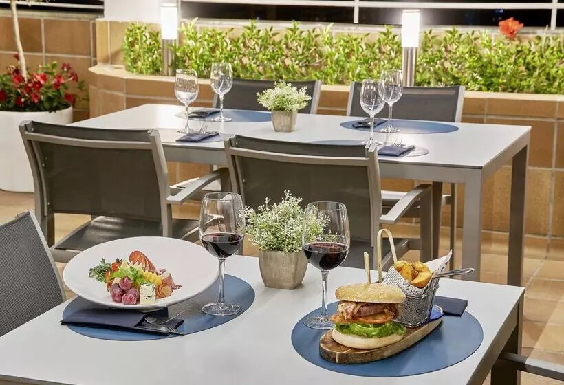 فندق NH Valencia Center