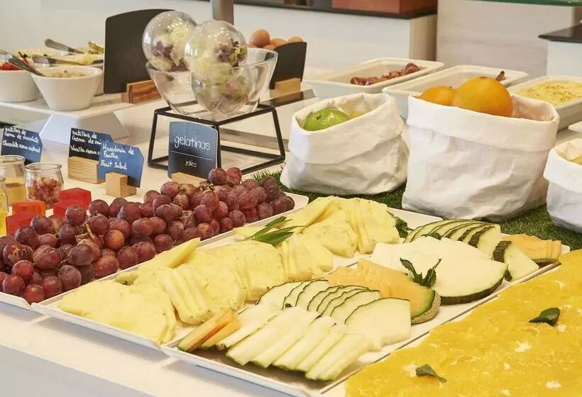 فندق NH Valencia Center