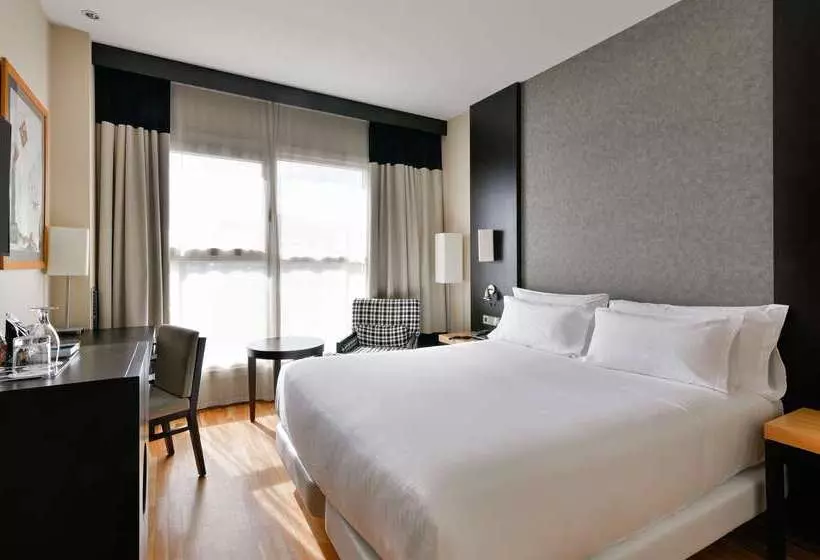 فندق NH Valencia Center