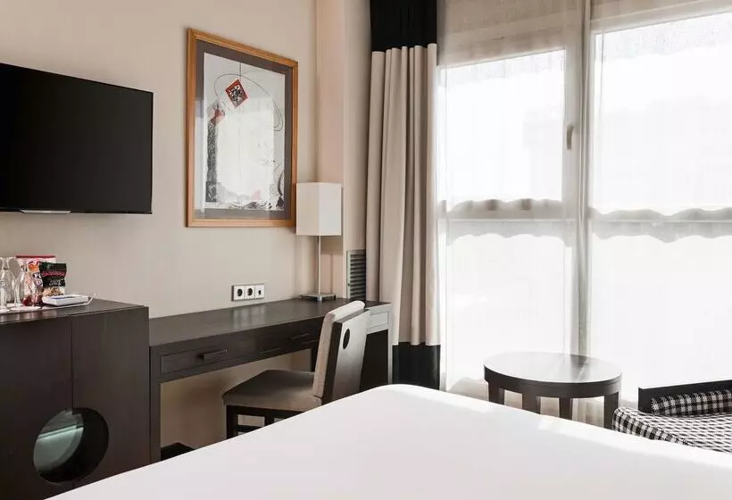 فندق NH Valencia Center