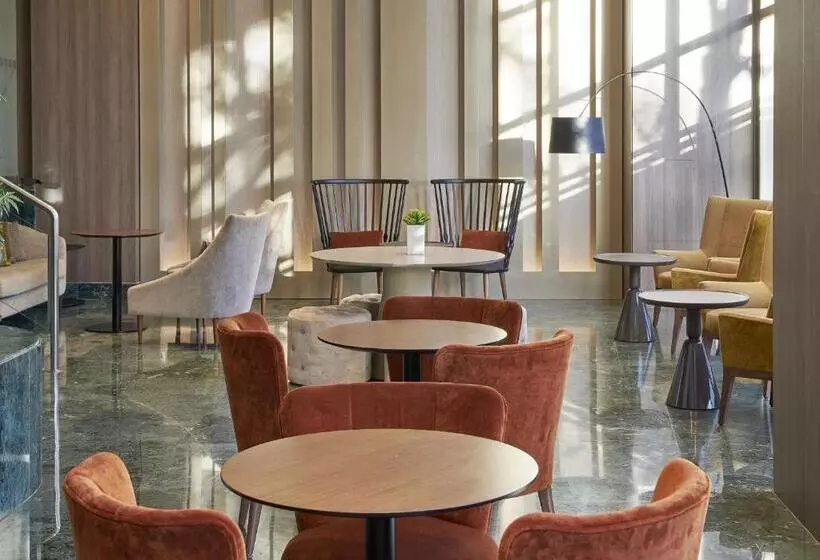 فندق NH Valencia Center