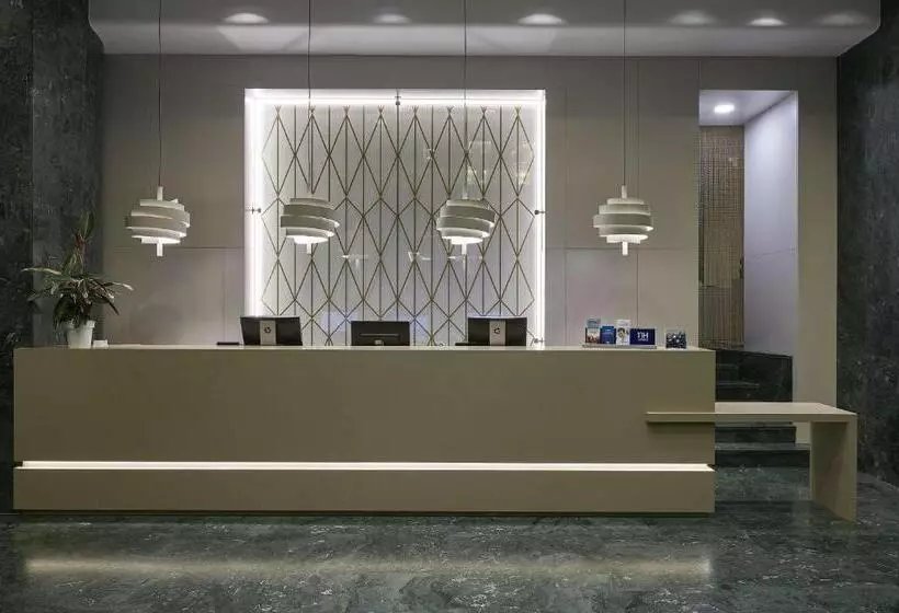 فندق NH Valencia Center