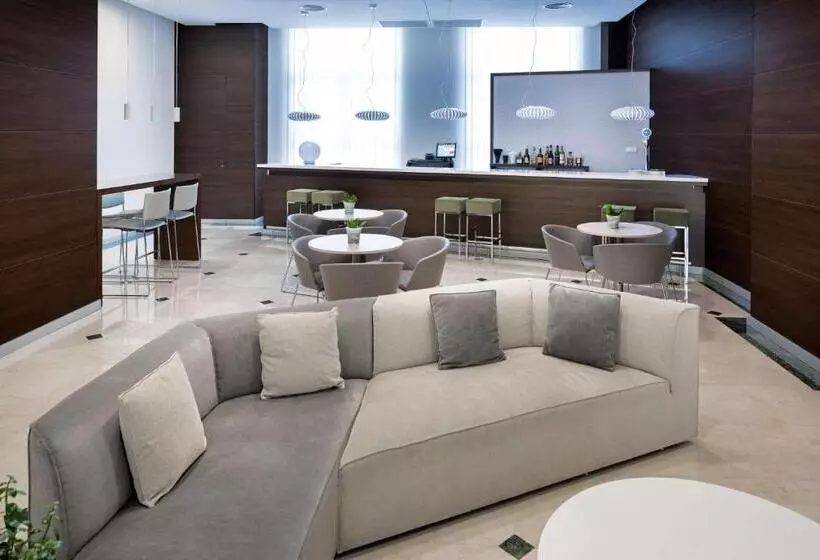 فندق NH Valencia Center