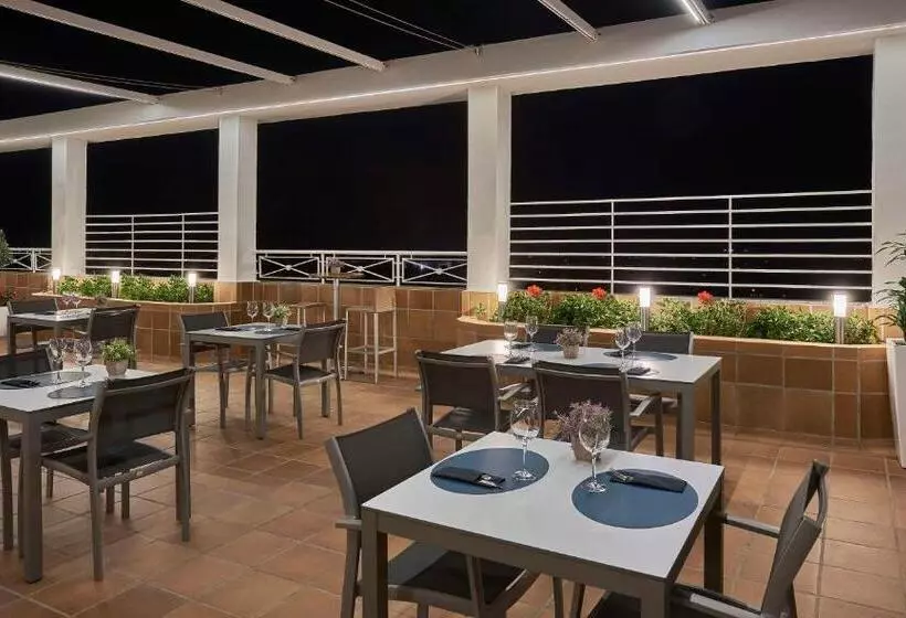 فندق NH Valencia Center