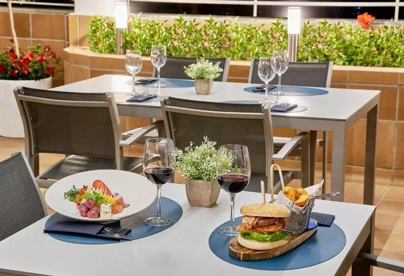 فندق NH Valencia Center