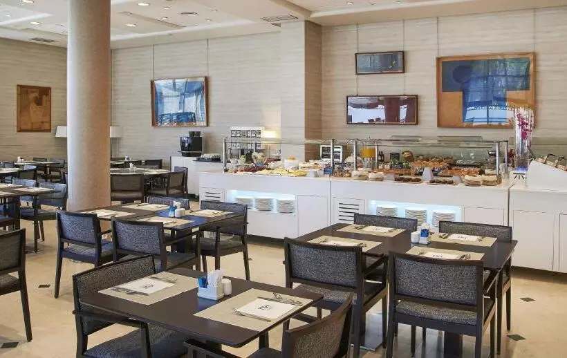 فندق NH Valencia Center