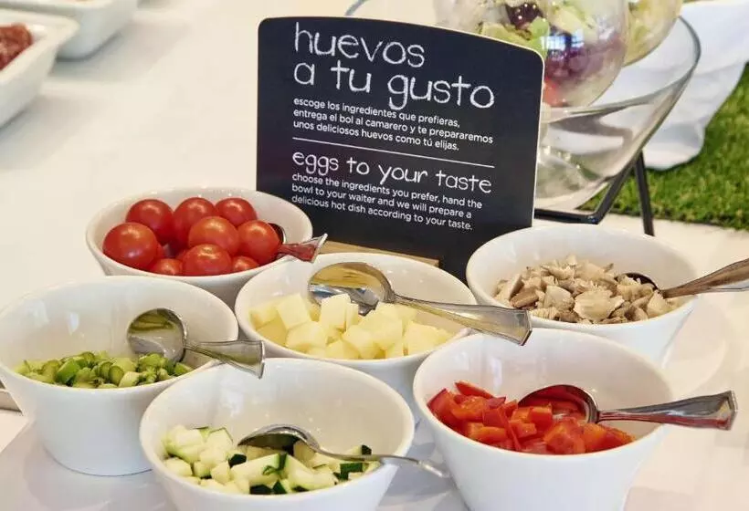 فندق NH Valencia Center