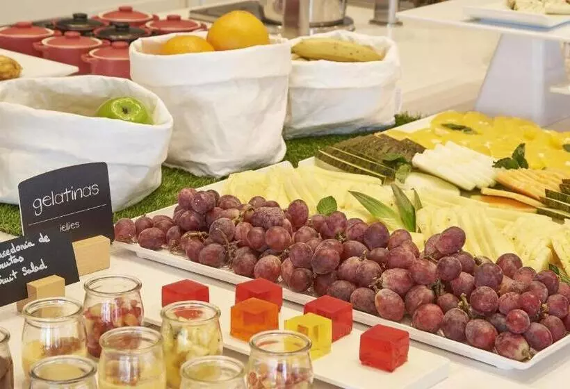 فندق NH Valencia Center