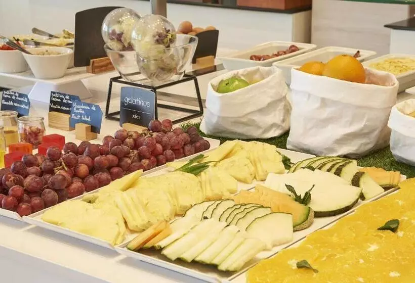 فندق NH Valencia Center