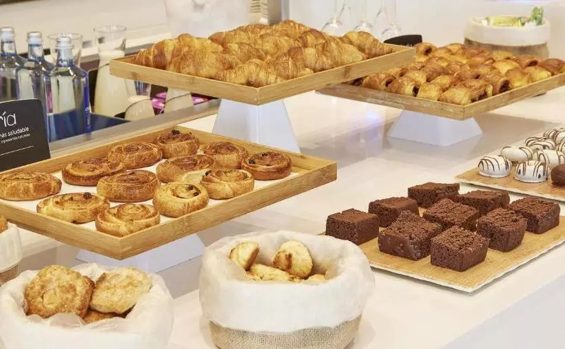 فندق NH Valencia Center